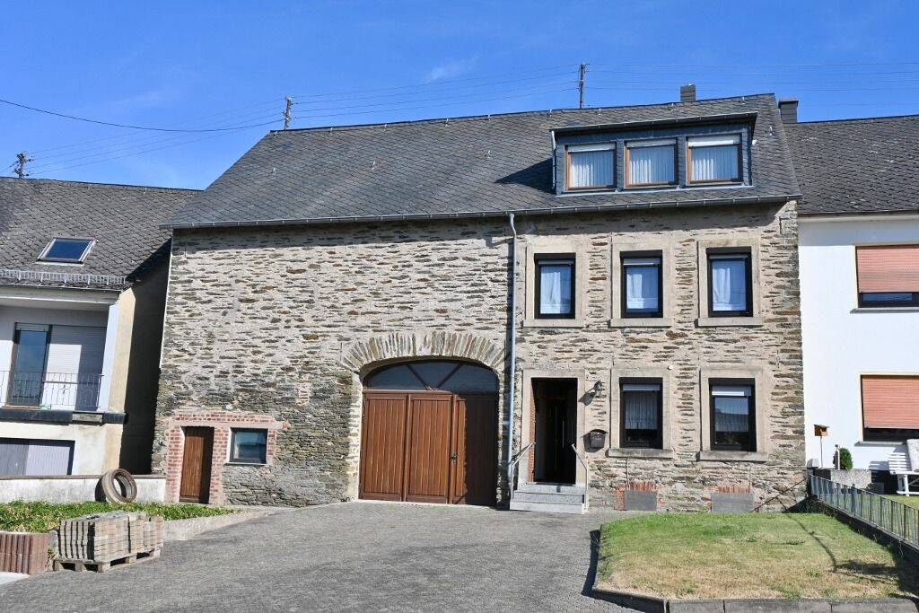 **Charmantes Einfamilienhaus mit Nebengebäuden, Garten und viel Potenzial**, 54472 Longkamp