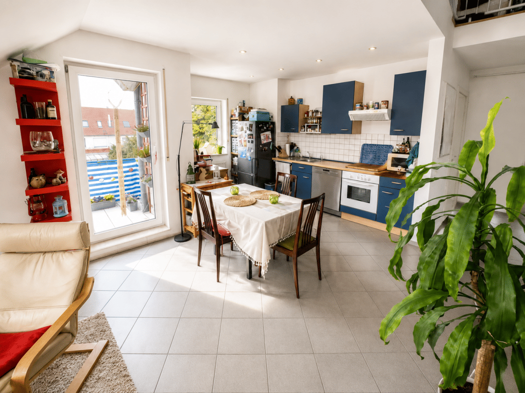 Lichtdurchflutete Dachgeschosswohnung mit Galerie & Balkon, 68519 Viernheim