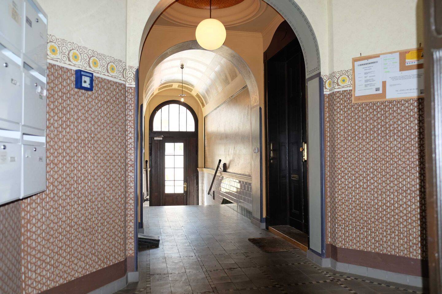 * TOP gepflegte ETW * vermietet * 2,5 Zimmer * Küche/Bad mit Tageslicht * Wanne * Balkon *, 4318 Leipzig (Anger-Crottendorf Sellerhausen-Stünz)