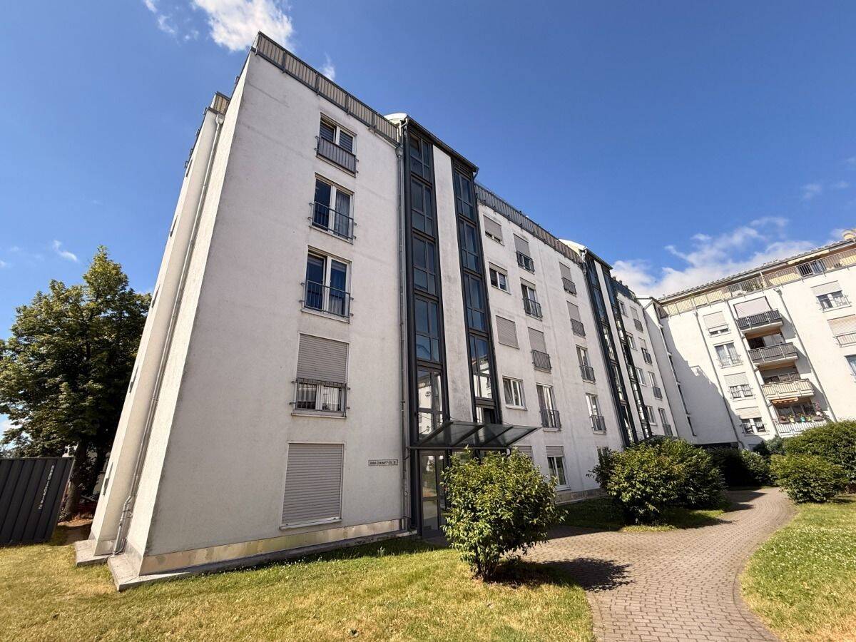 2- Raum Wohnung mit kleiner Terrasse * sofort frei!, 4249 Leipzig (Großzschocher Hartmannsdorf-Knautnaundorf Knautkleeberg-Knauthain Lausen-Grünau)