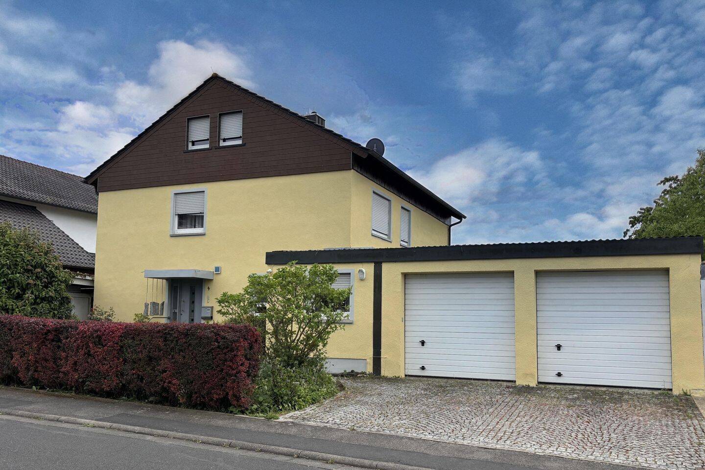 Großzügiges EFH mit Doppelgarage in Gerolzhofen, 97447 Gerolzhofen