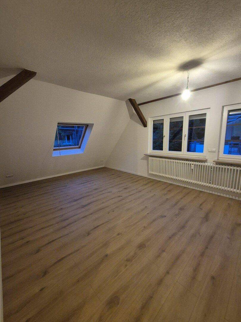 Frisch sanierte 3-Zimmer-Maisonette mit 2 Bädern & großem Balkon – 79?qm – Bezugsfrei ab 01.07., 78467 Konstanz