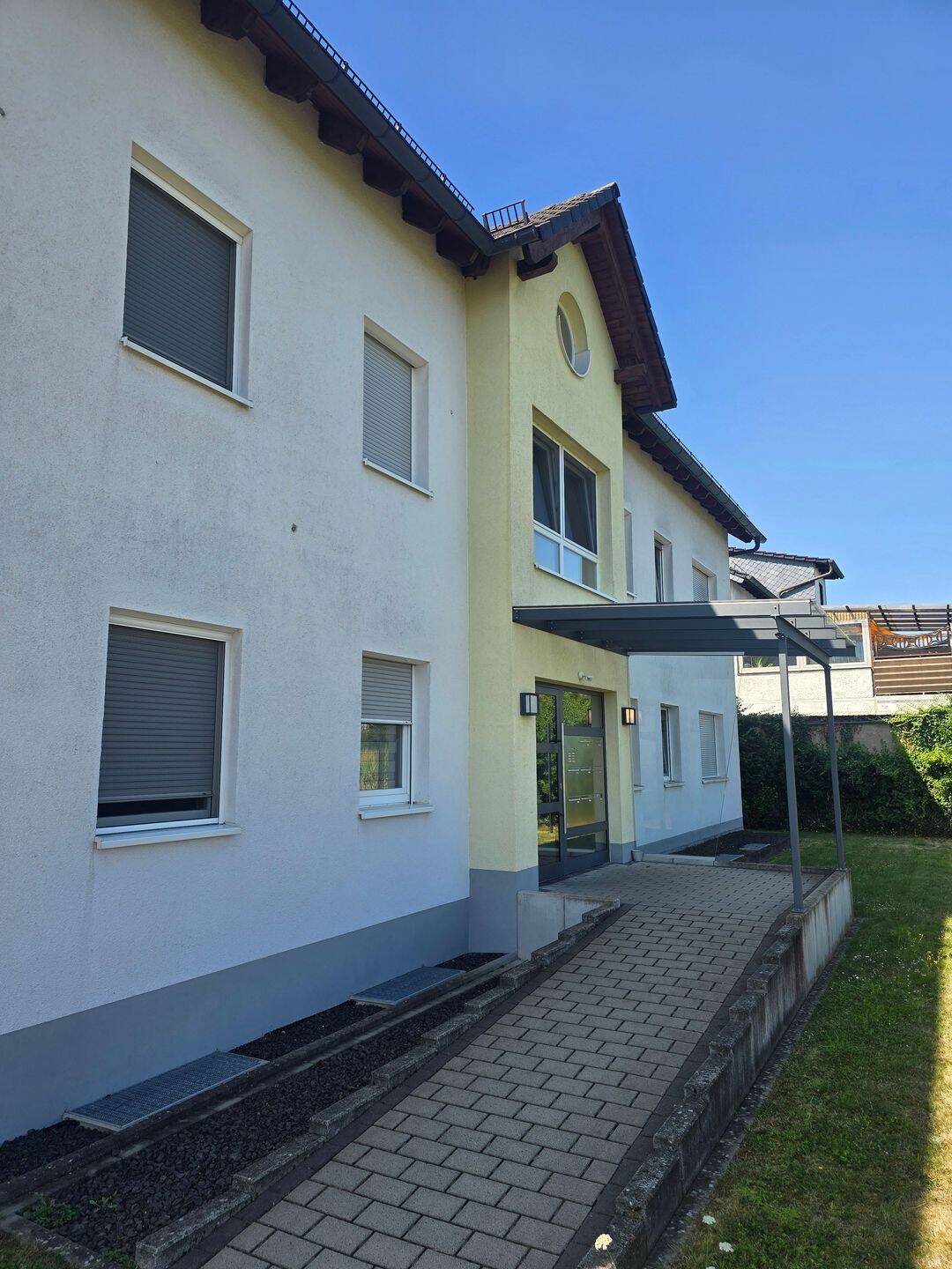 Helle Dachgeschosswohnung mit Feldrandlage, 63486 Bruchköbel