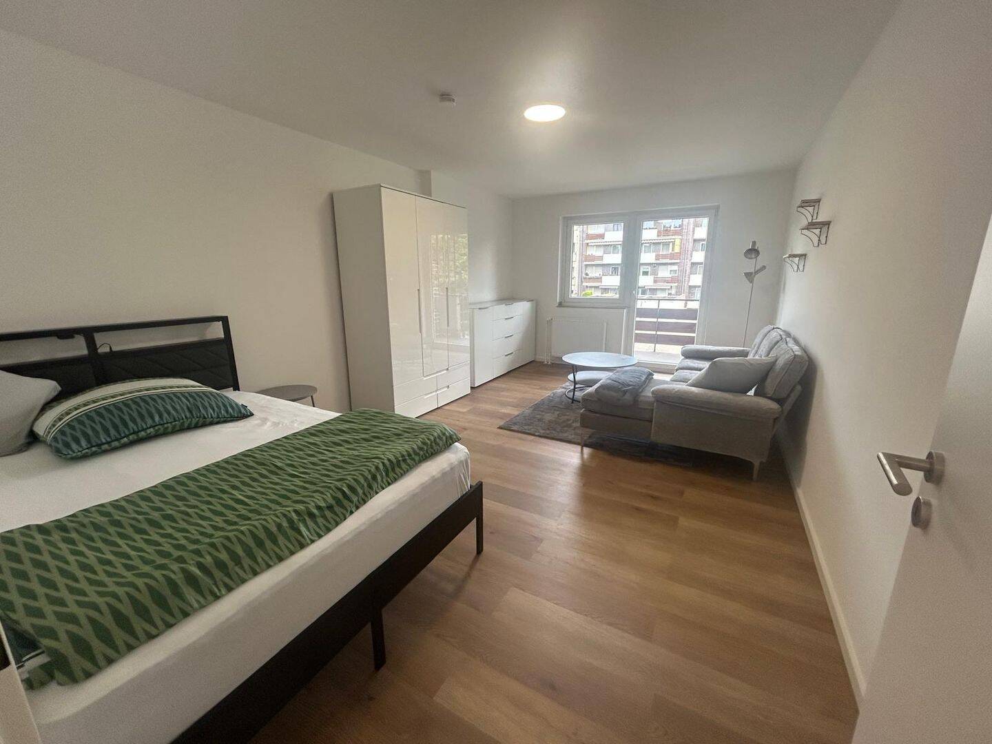 Exklusives Balkon-Apartment – Voll möbliert & frisch saniert in Köln-Vingst, 51103 Köln (Kalk Höhenberg Merheim Vingst)
