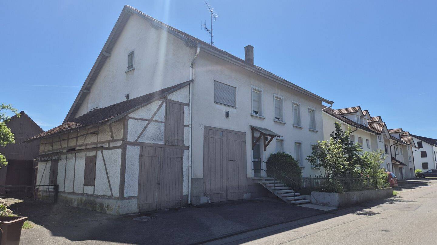 Jestetten/Altenburg – 3 -Familienhaus mit großem Grundstück, 79798 Jestetten