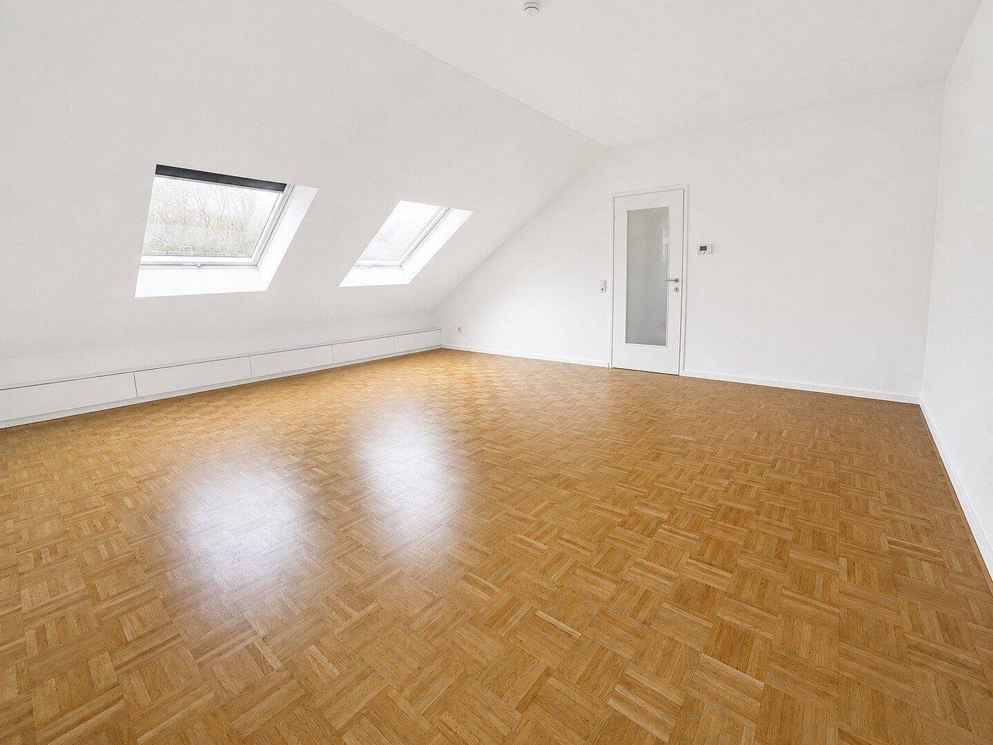 helle, geräumige & frisch renovierte 2 Zimmer Dachgeschosswohnung, 45239 Essen (Bredeney Fischlaken Heidhausen Schuir Werden)
