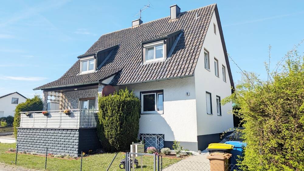 Großzügiges Ein- bis Zweifamilienhaus mit Garage und Garten!, 95500 Heinersreuth