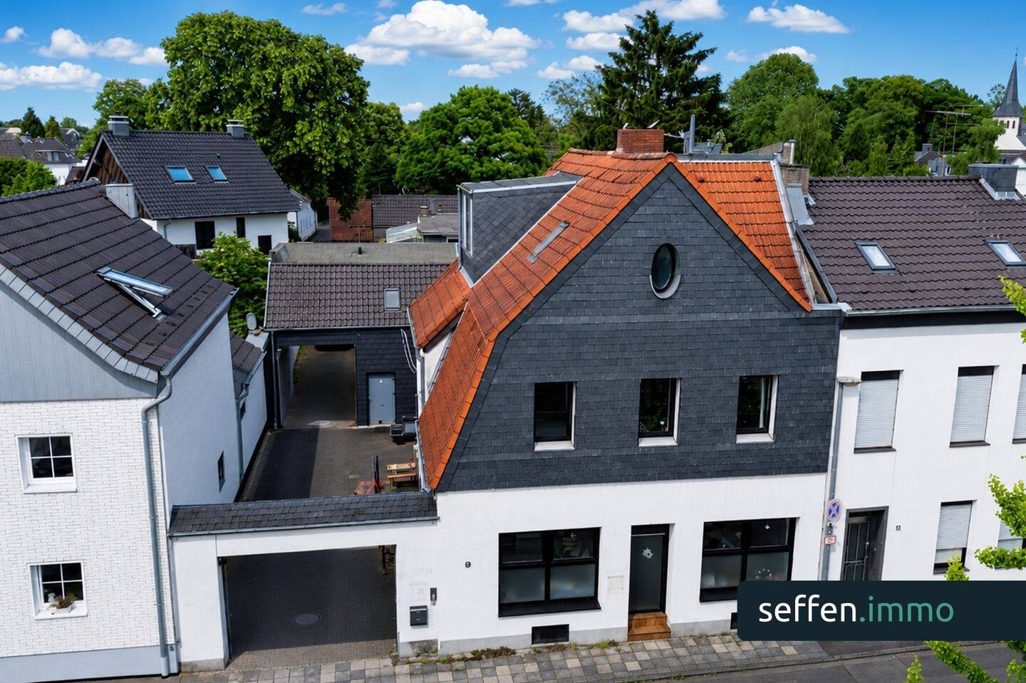 Attraktives Mehrfamilienhaus mit Garagen und Innenhof in gefragter Wohnlage im Kölner Westen, 50859 Köln (Lindenthal Lövenich Weiden Widdersdorf)