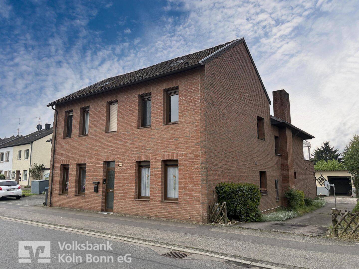 Brühl-Schwadorf – Großzügiges 1-2 Familienhaus mit 2 Garagen und weitläufigem Garten, 50321 Brühl