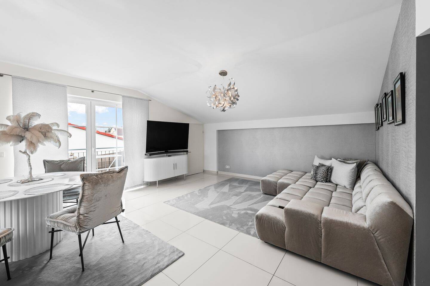 Moderne Dachgeschosswohnung in Top Lage, 90556 Cadolzburg
