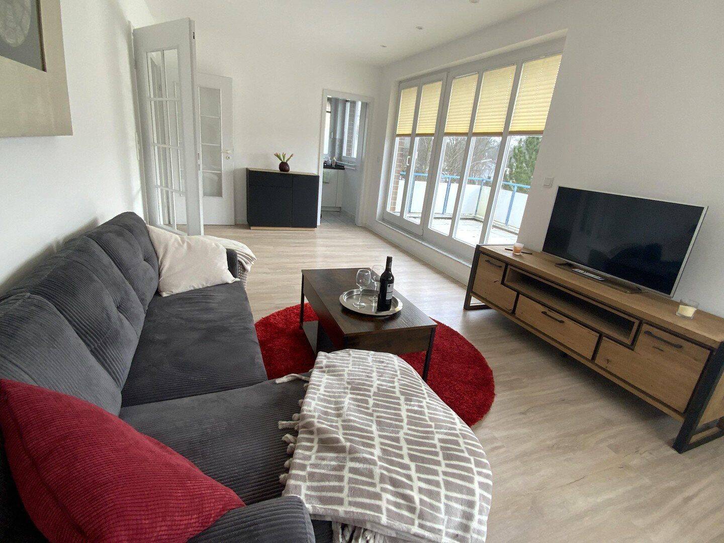 Möblierte Penthouse-Wohnung in guter Wohngegend, 22149 Hamburg (Wandsbek Rahlstedt Tonndorf)