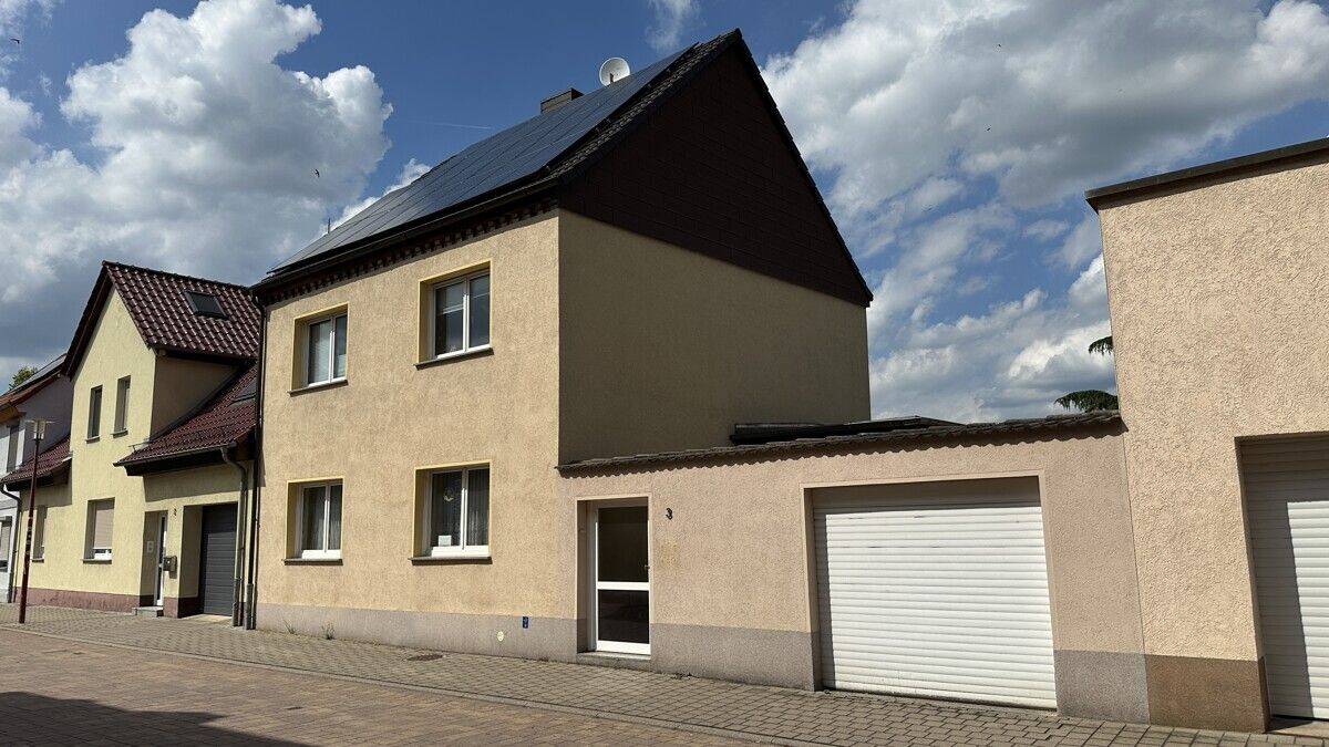 Hier steckt Zukunft drin – Eigenheim mit Entwicklungspotenzial in Raguhn, 6779 Raguhn-Jeßnitz