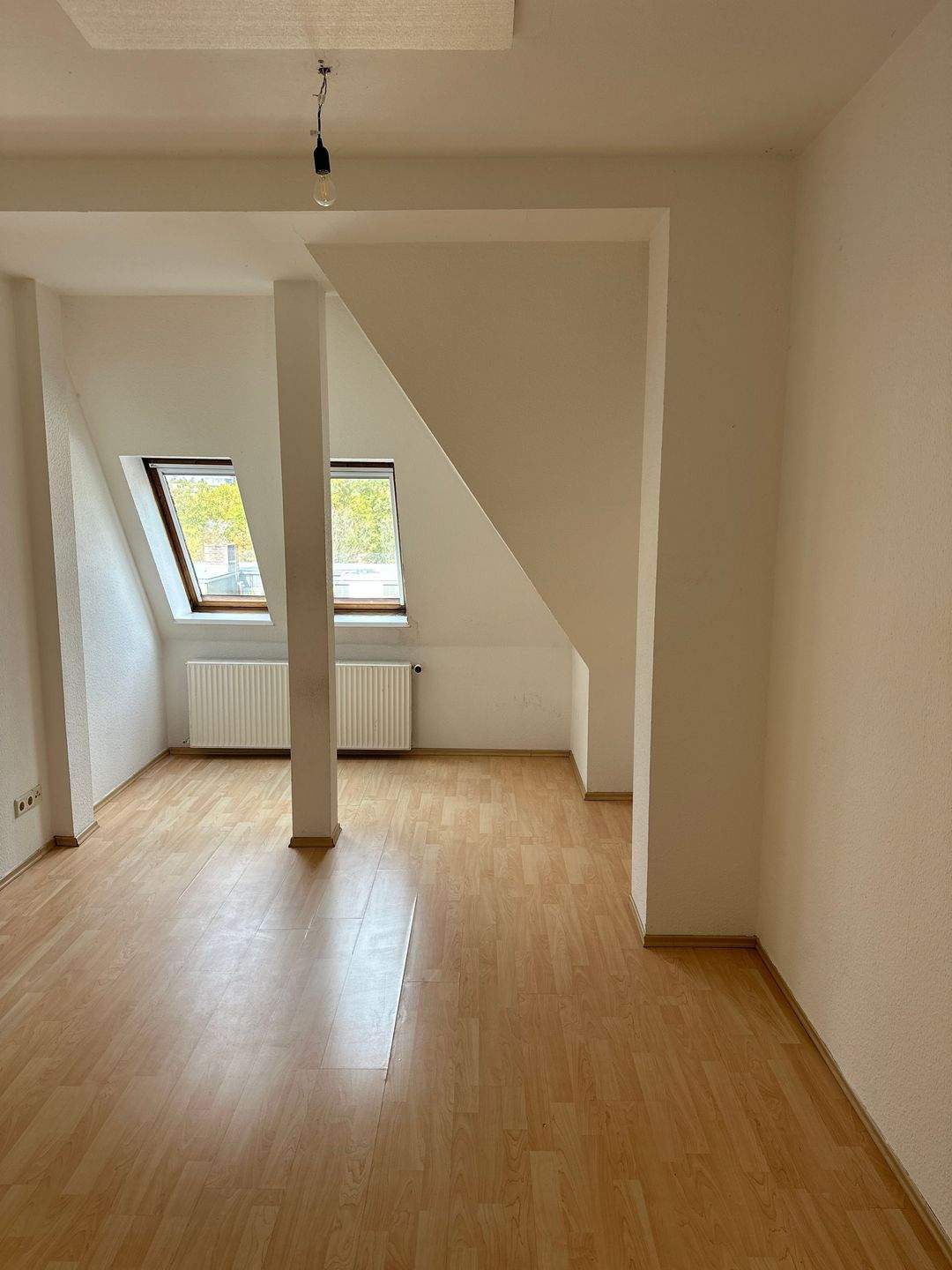 Bezugsfreie attraktive 2-Zimmer-DG-Wohnung im Altbau – über den Dächern von Steglitz-Zehlendorf!, 12203 Berlin (Steglitz-Zehlendorf Lichterfelde)