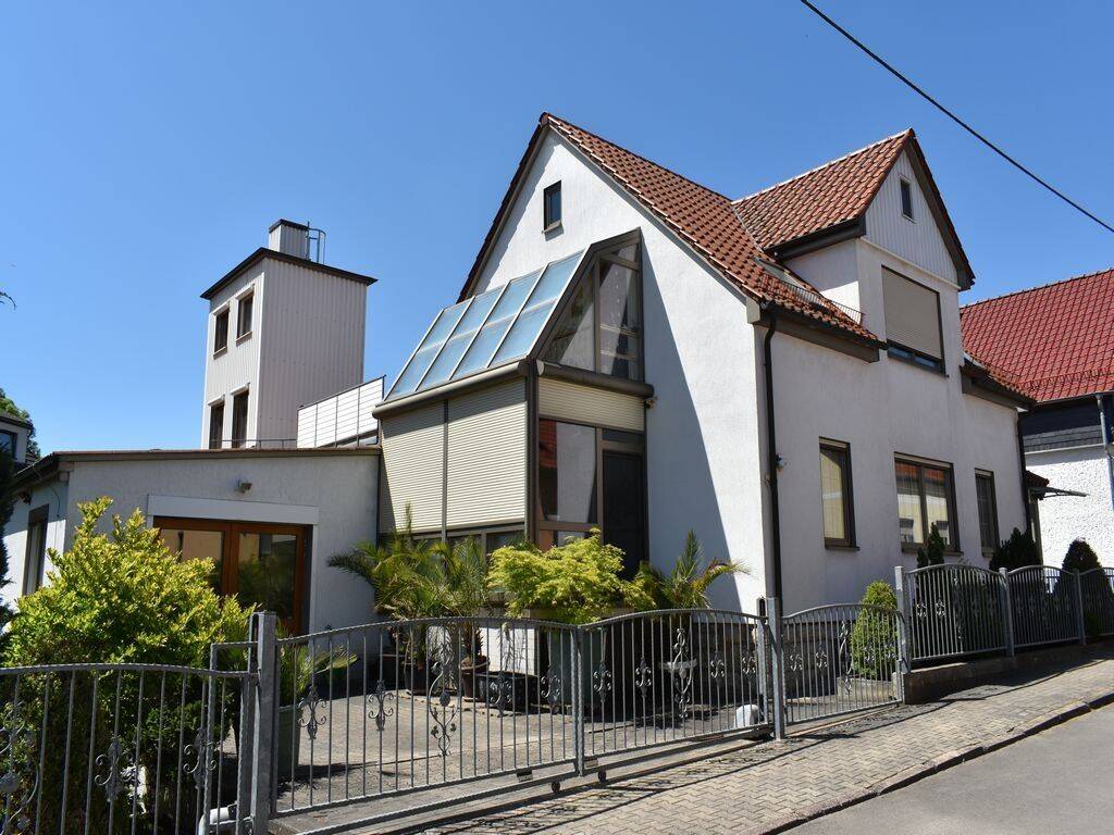 Sehr gepflegtes Einfamilienhaus mit top-aktueller technischer Ausstattung und Gewerbeeinheit!, 99338 Plaue