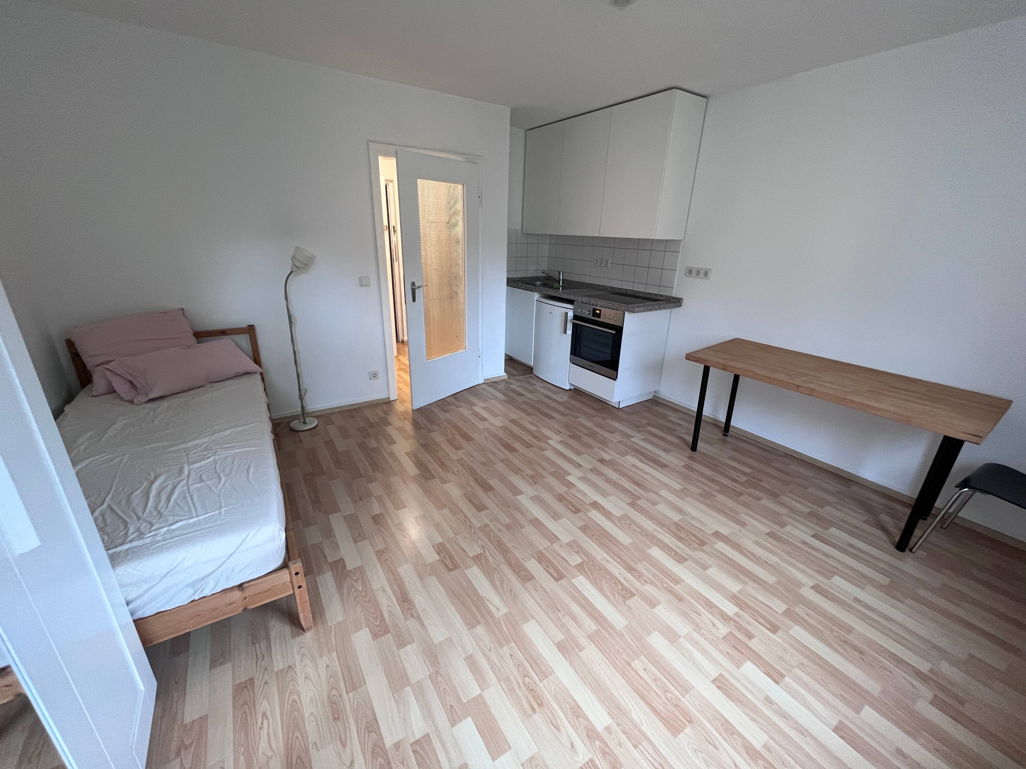 Gemütliche, helle 1-Zimmerwohnung mit Einbauküche, eigenem Bad und sonniger Südausrichtung, 50931 Köln (Lindenthal)
