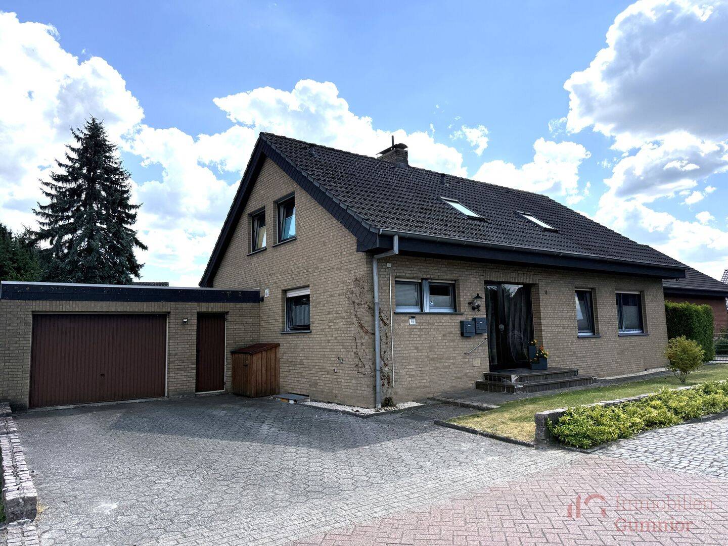 IMMOBILIEN GUMNIOR präsentiert: gepflegtes Zweifamilienhaus in ruhiger Wohnlage von Spelle, 48480 Spelle