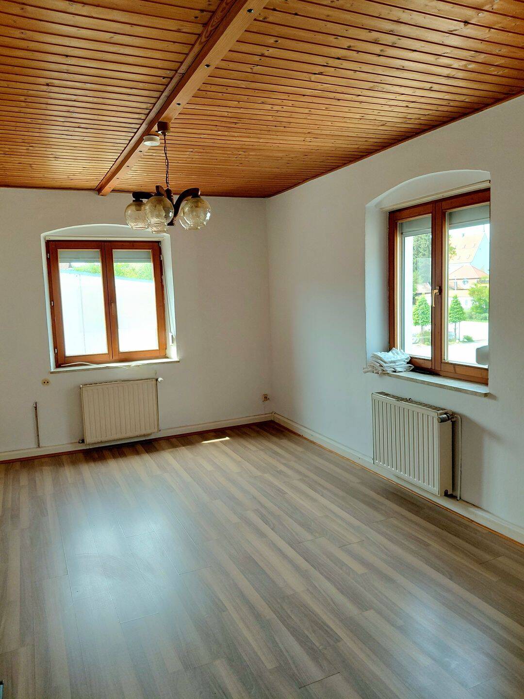 geräumige 4 Zimmer- Wohnung im Herzen von Roding, 93426 Roding