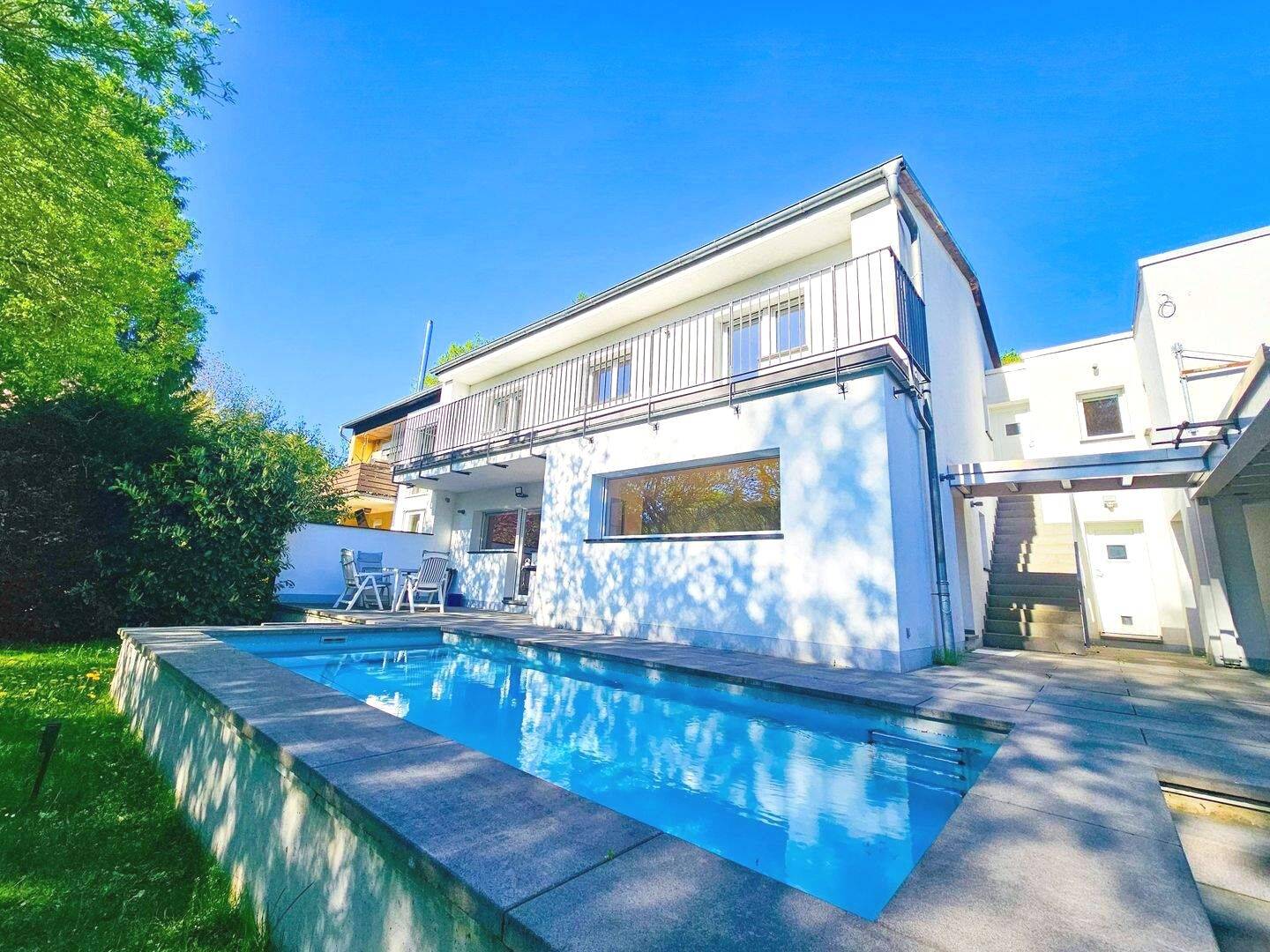 Wahres Raumwunder: Exklusives Einfamilienhaus mit Garten, Pool & Sauna in idyllischer Taunuslage, 61476 Kronberg im Taunus