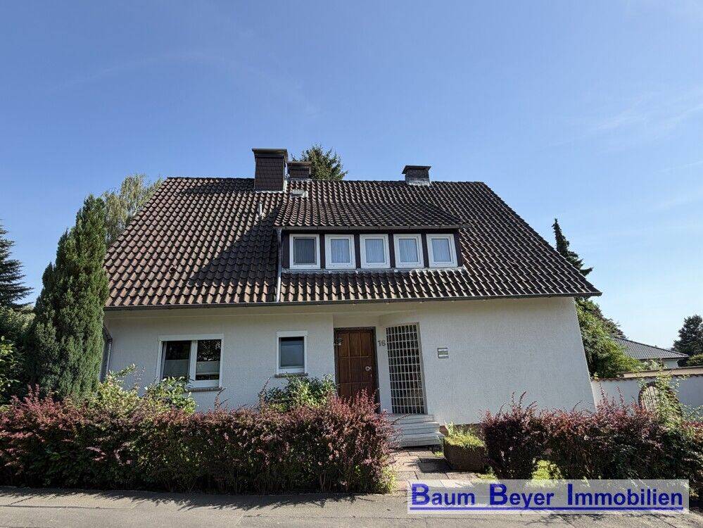 Ruhig, sonnig, grün: Vielseitiges Zweifamilienhaus in begehrter Lage in Göttingen-Geismar, 37085 Göttingen