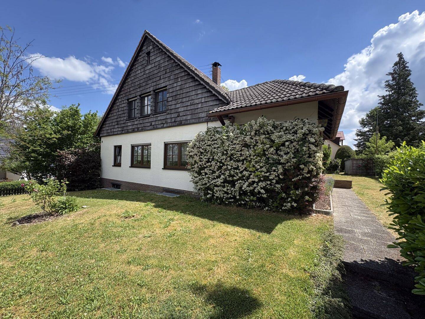 Einfamilienhaus mit Garten in schöner Lage in Hohenaltheim, 86745 Hohenaltheim