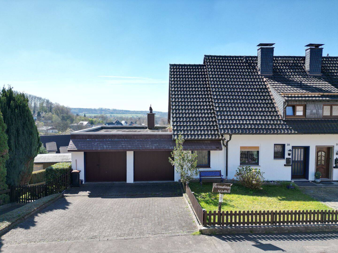 Exklusives Ein- bzw. Zweifamilienhaus in Traumlage von Reichshof-Eckenhagen, 51580 Reichshof