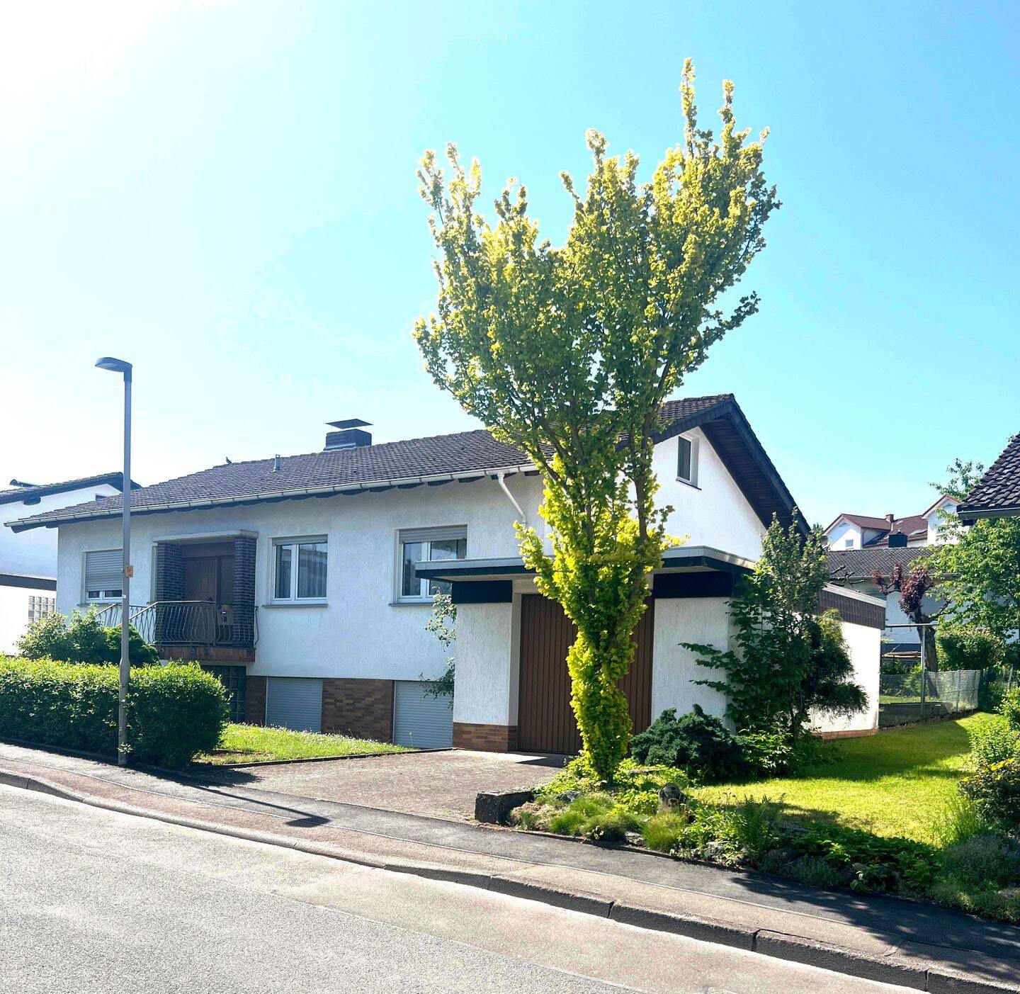 Familienfreundliches Wohnhaus mit Wintergarten, Garage, einem schönen Garten und Ausbaureserve, 34497 Korbach