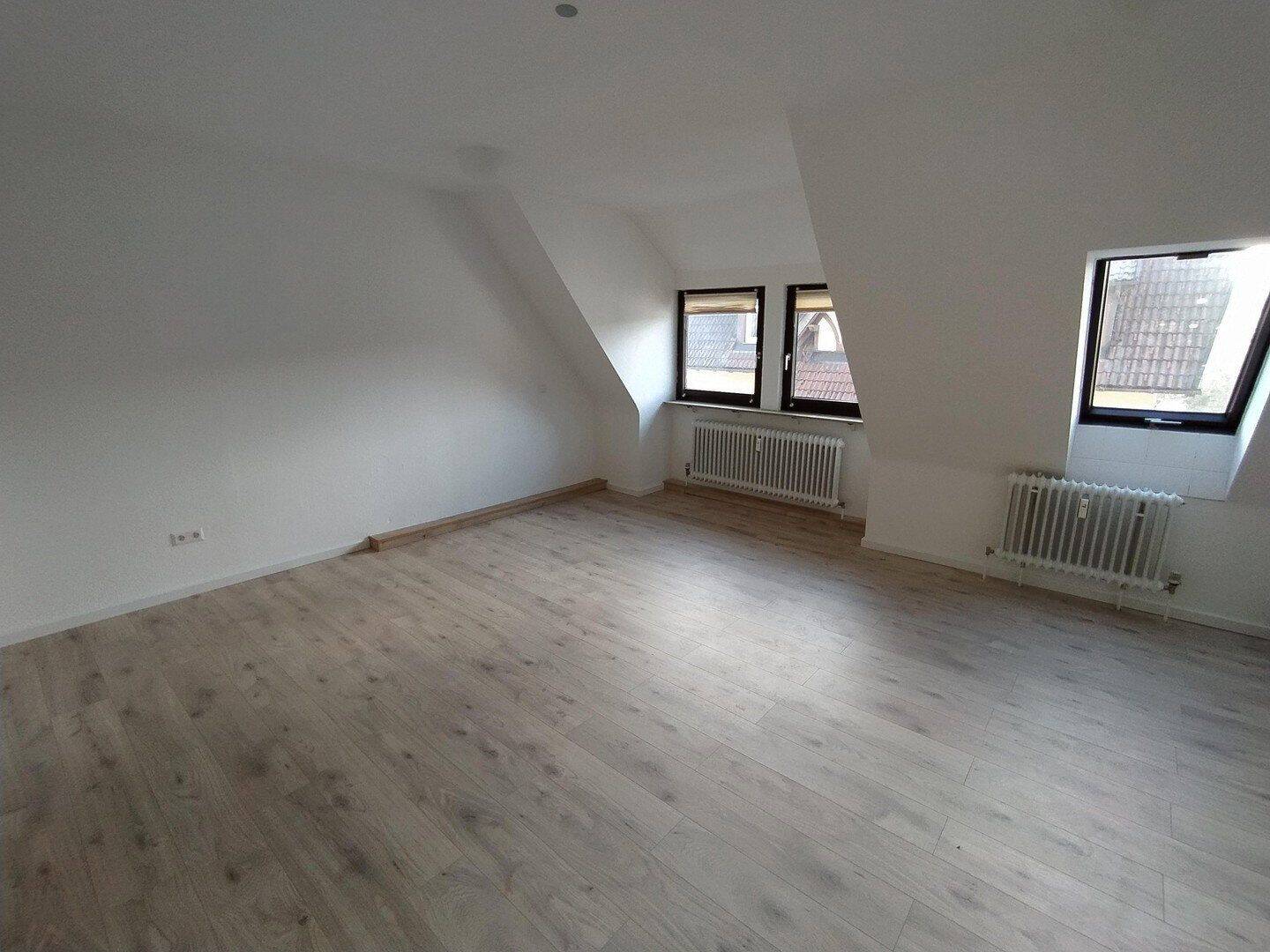 Gemütliche, helle, große Dachgeschosswohnung in VS-Schwenningen, 78056 Villingen-Schwenningen