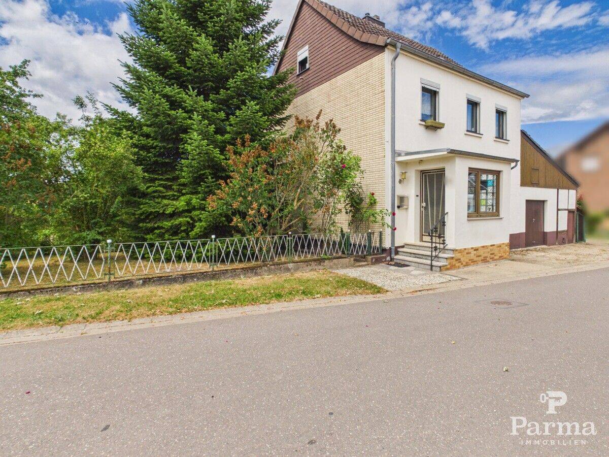 Freistehendes Einfamilienhaus auf großzügigem Grundstück in Hürtgenwald-Großhau, 52393 Hürtgenwald