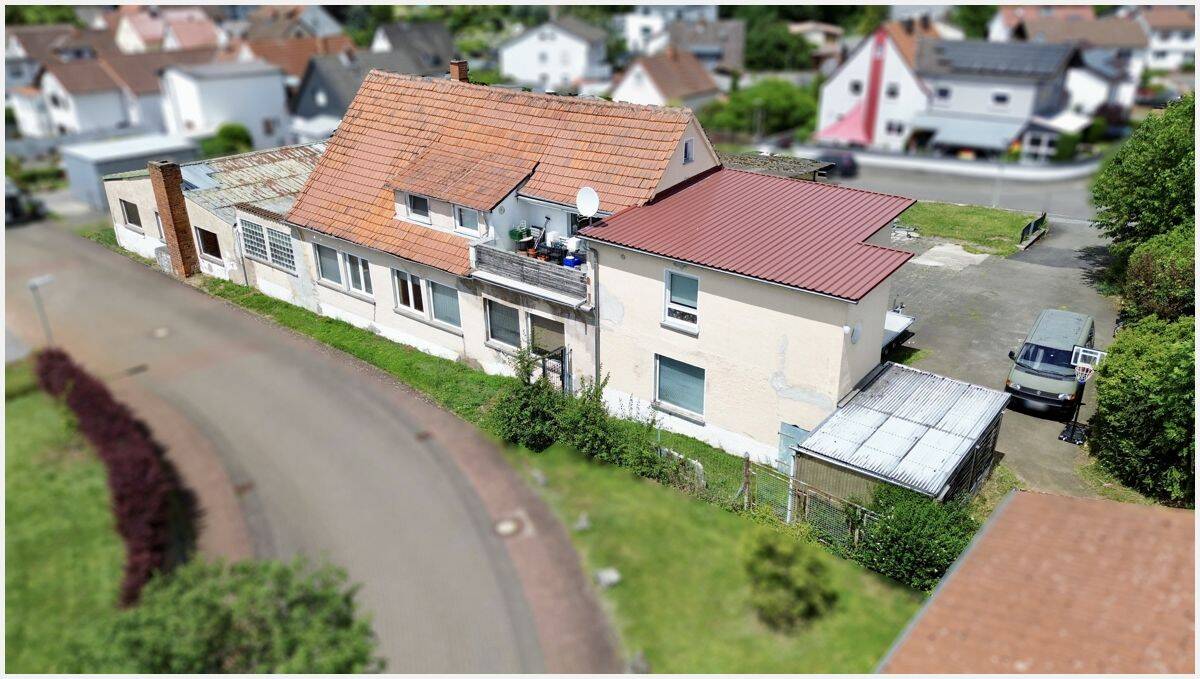 Vielseitiges Anlageobjekt: Vermietete Wohneinheiten & ausbaufähige Gewerbehalle, 35321 Laubach