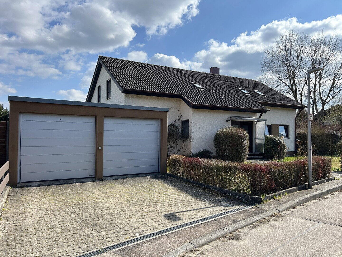 1-2 Familienhaus mit Einliegerwohnung, Kamin & großem Garten – sofort frei, 89542 Herbrechtingen