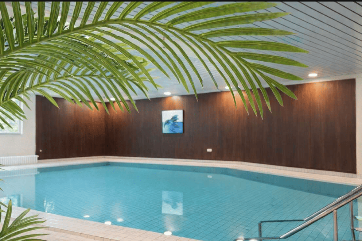 Seltene Gelegenheit in Kirchrode: Lichtdurchflutete 3,5 Zimmer-Eigentumswohnung mit 170 qm mit Balkonen, Fahrstuhl, Schwimmbad, Sauna und Tiefgarage, 30559 Hannover