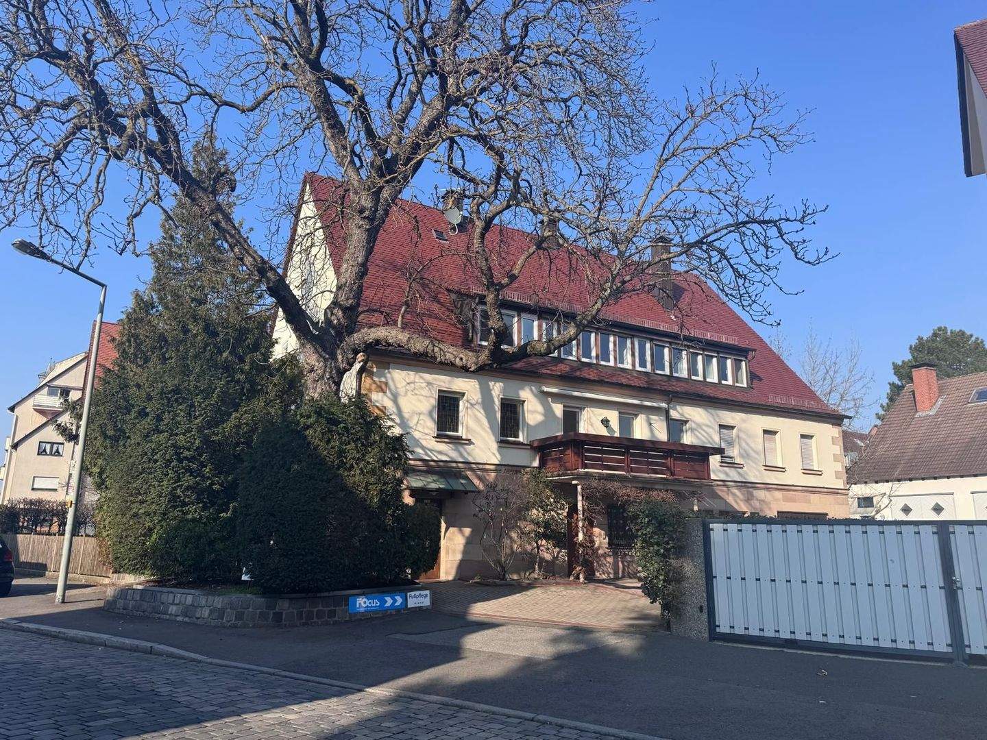 6-Zimmer-Maisonettewohnung mit Balkon und eigener Garage, 90425 Nürnberg