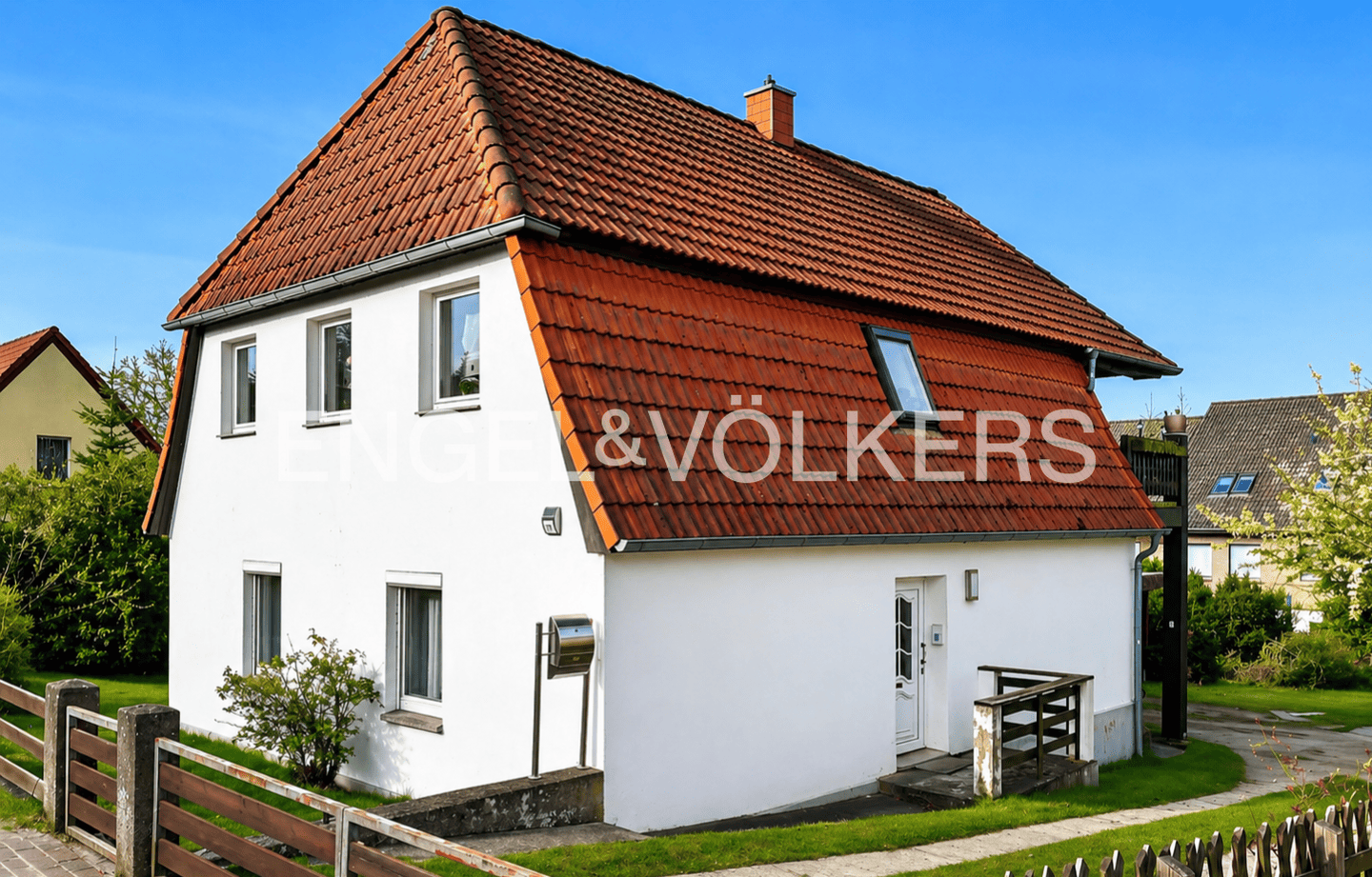 Großzügiges Einfamilienhaus mit 2 Wohneinheiten und großem Grundstück, 19065 Raben Steinfeld