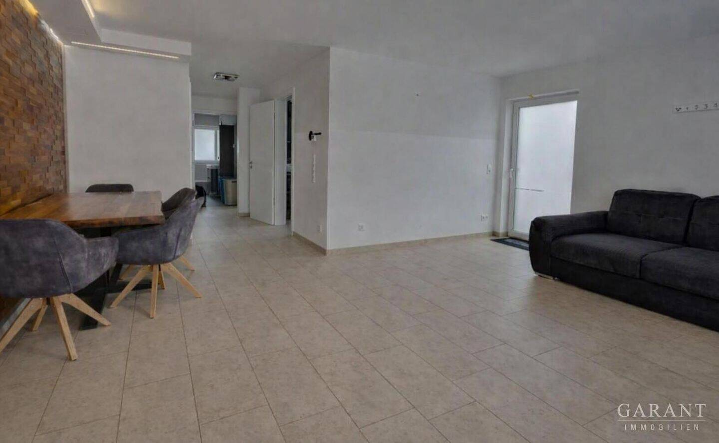 Neuwertige Erdgeschosswohnung mit großem Garten, Terrasse und hochwertiger Ausstattung, 85055 Ingolstadt