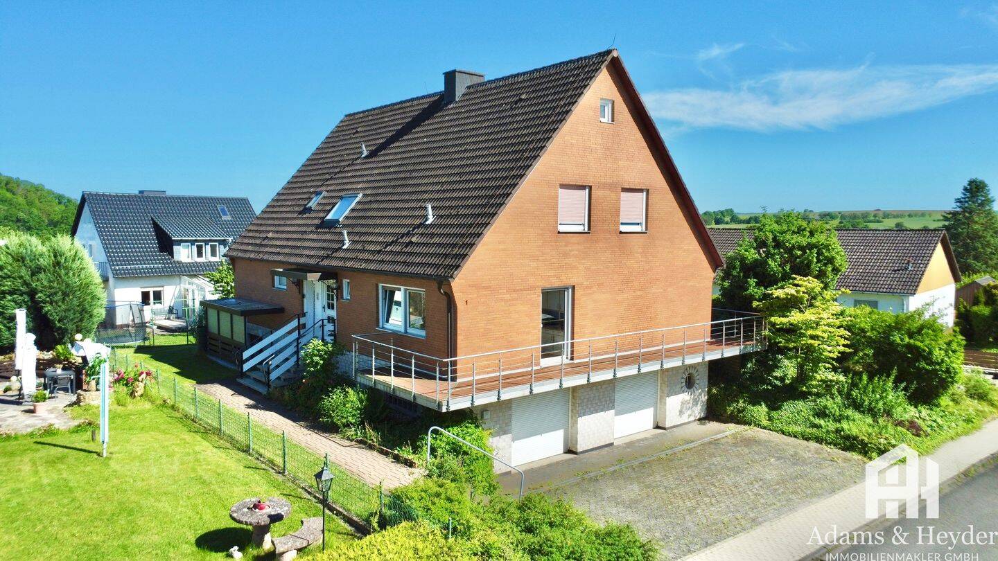 Großzügiges Ein- Zweifamilienhaus mit viel Potenzial in ruhiger Wohnlage von Grebenstein, 34393 Grebenstein