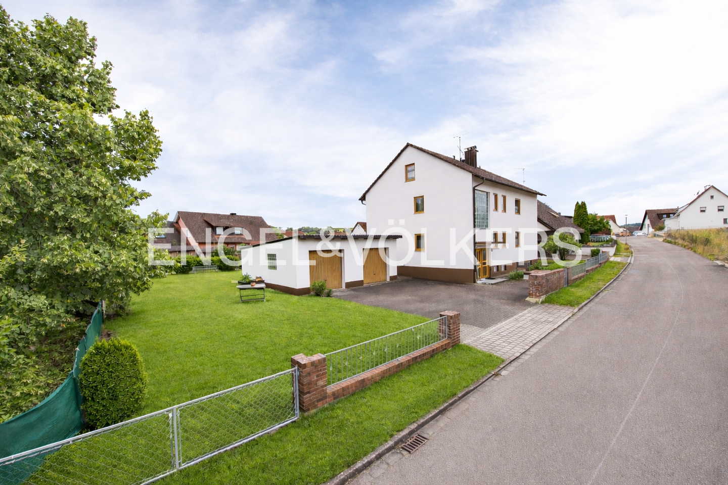 Einziehen und wohlfühlen in das renovierte Ein-Zweifamilienhaus in ruhiger Lage, 91180 Heideck