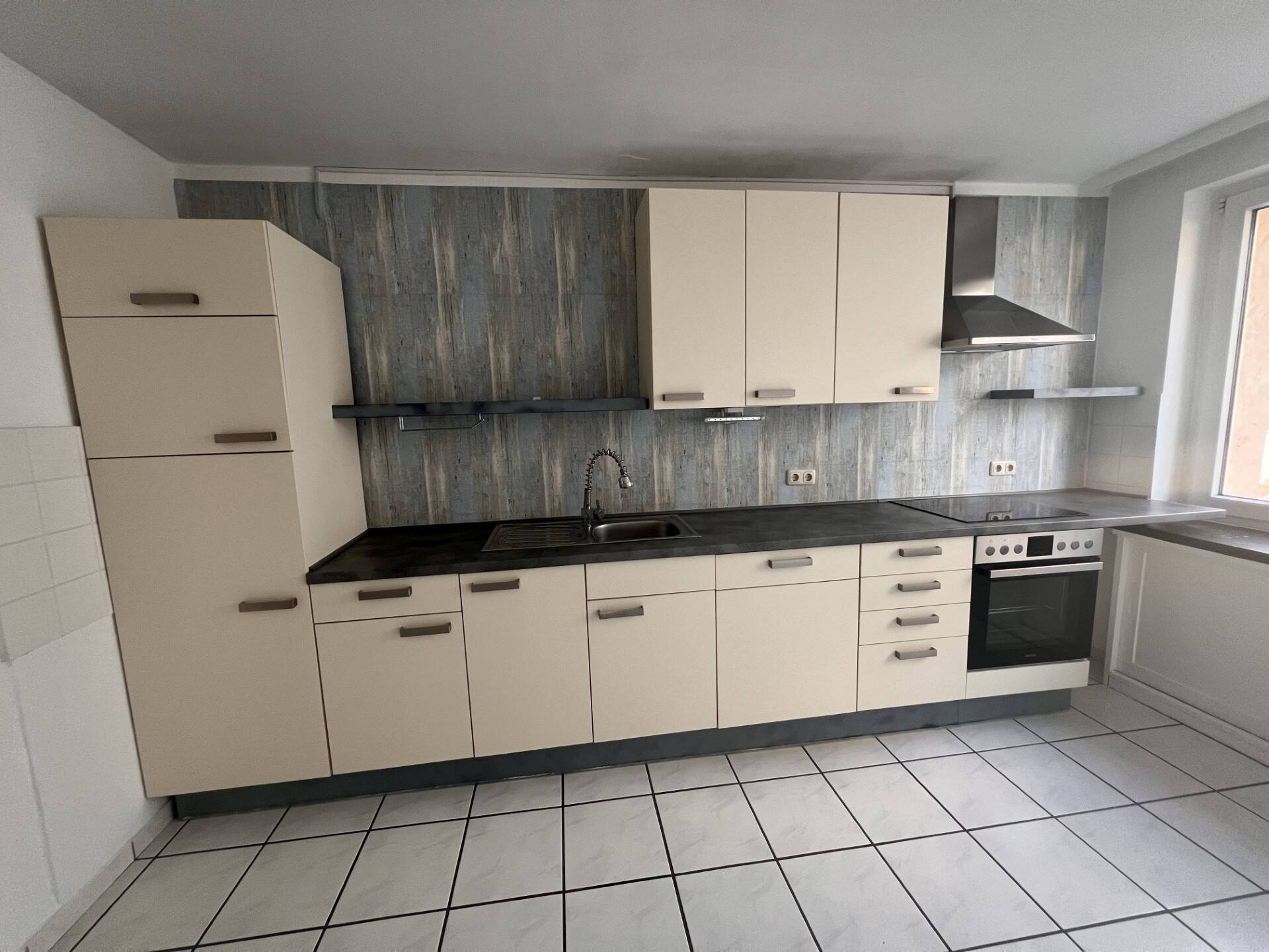 Ruhige, komfortable Stadtwohnung mit zwei Balkonen, EBK und bester Nahversorgung, 31134 Hildesheim