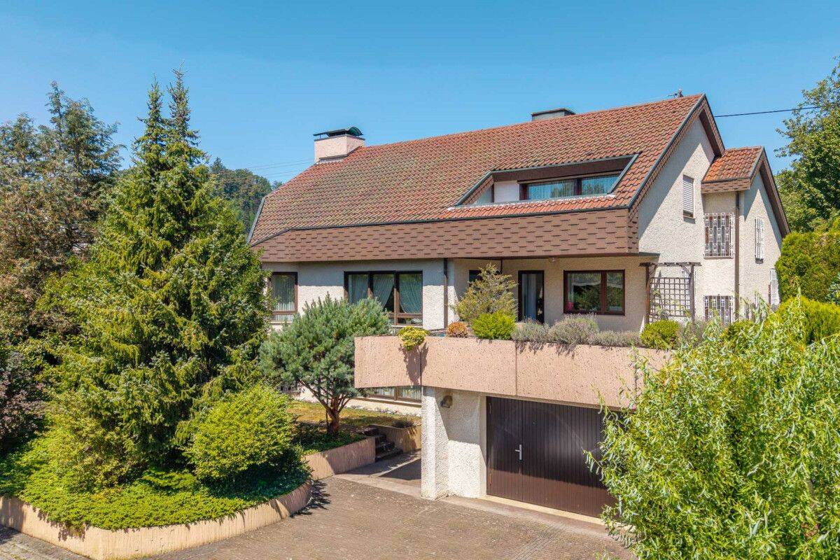 Familienidylle in ruhiger Lage – Einfamilienhaus mit 2 Einliegerwohnungen – 5 Garagen – Garten, 71540 Murrhardt