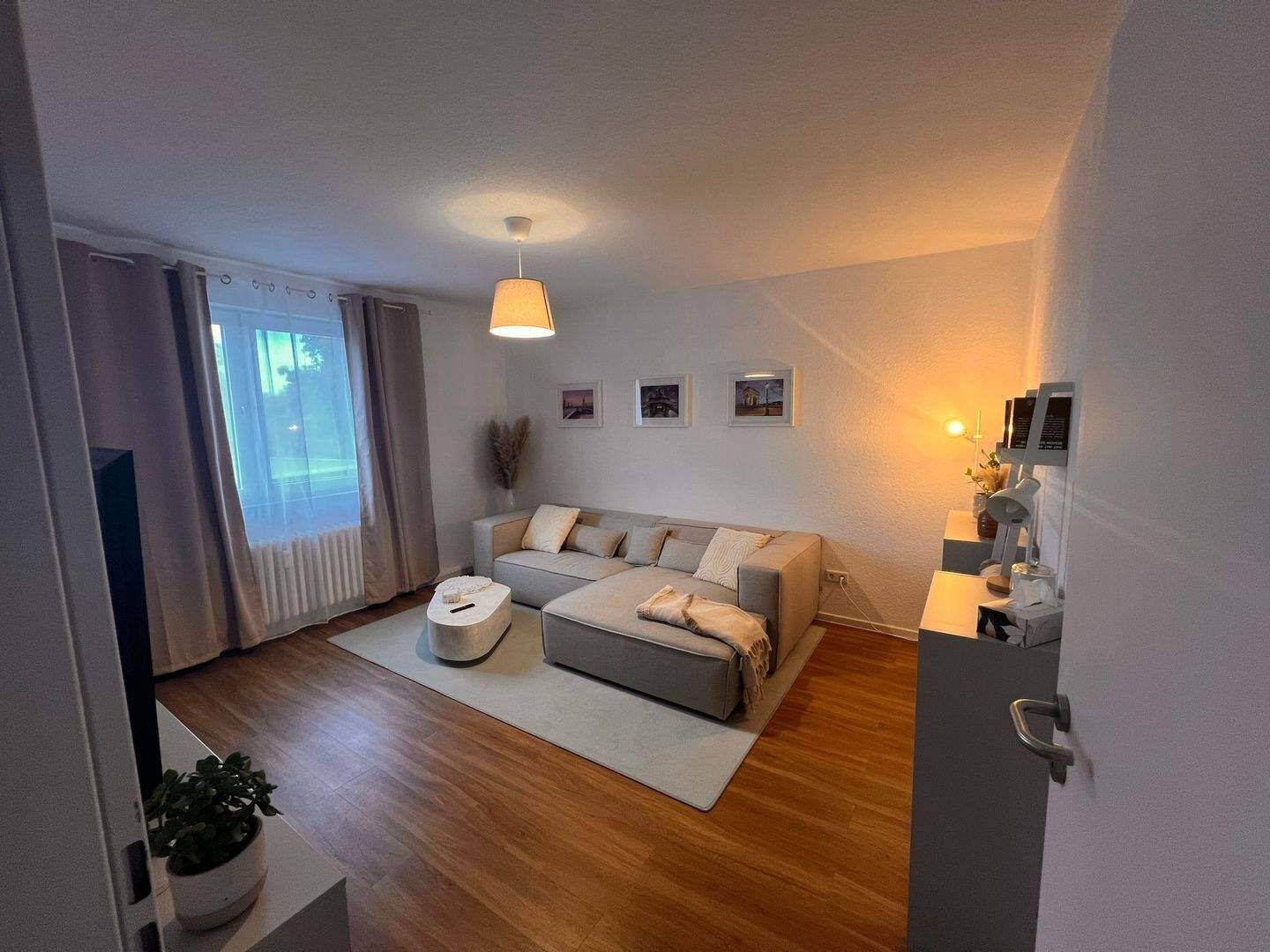Ab 01.10. komplett modernisierte 3,5-Raum Wohnung mit Winterdienst, Treppenhausreinigung und Fernwärme, 46117 Oberhausen