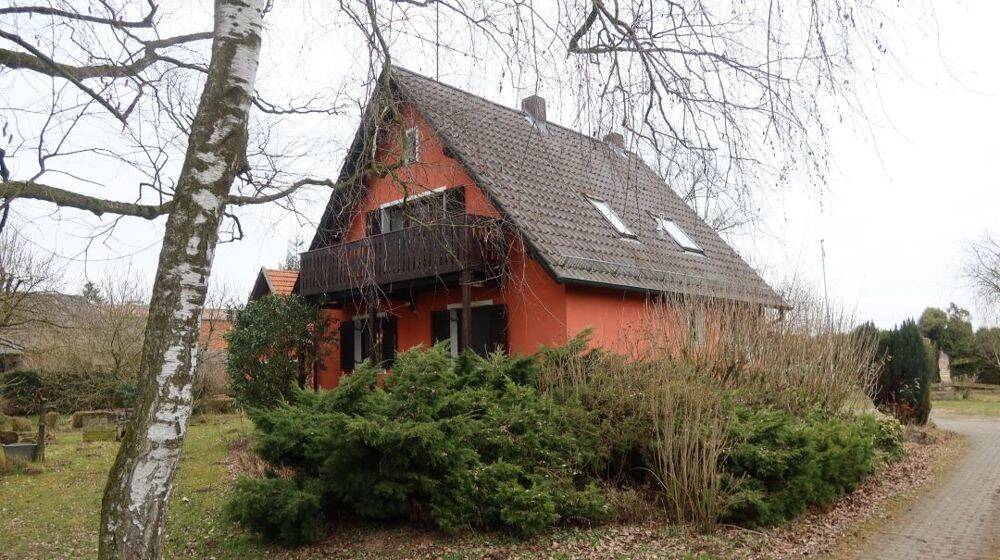 Einfamilienhaus mit großem Garten und Nebengebäuden., 84088 Neufahrn i. NB