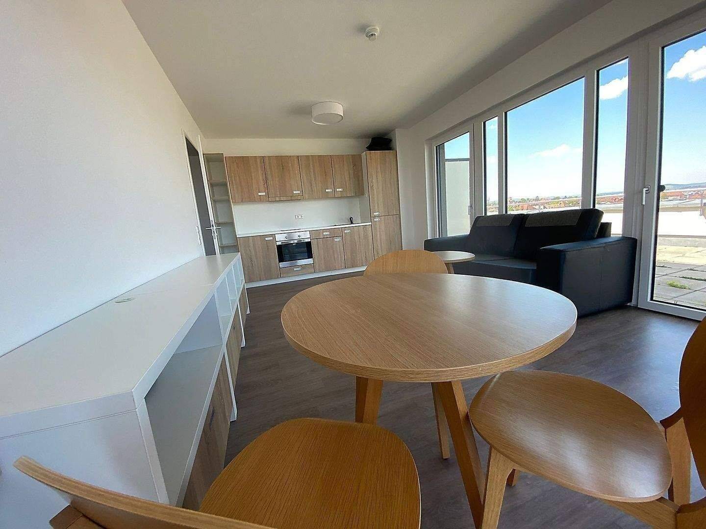 Möbliertes Penthouse-Apartment (2er-WG) im Campus Südbahnhof – NUR für Studenten, Praktikanten & Azubis, 74074 Heilbronn (Heilbronn Sontheim)