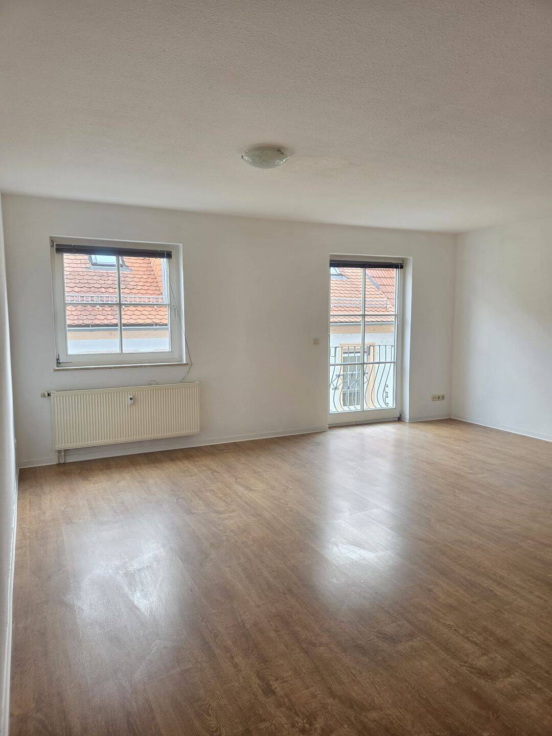 großzügige, renovierte 2-Raum-Wohnung mit EBK im Herzen von Döbeln, 4720 Döbeln