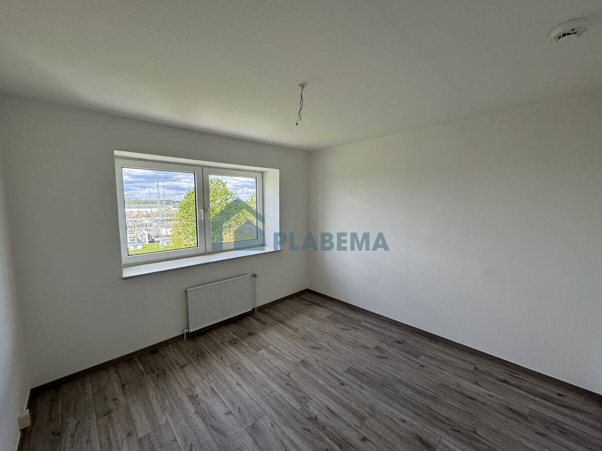 Frisch renoviert, 2 Zimmer, 1. OG, neue EBK möglich, 19386 Lübz