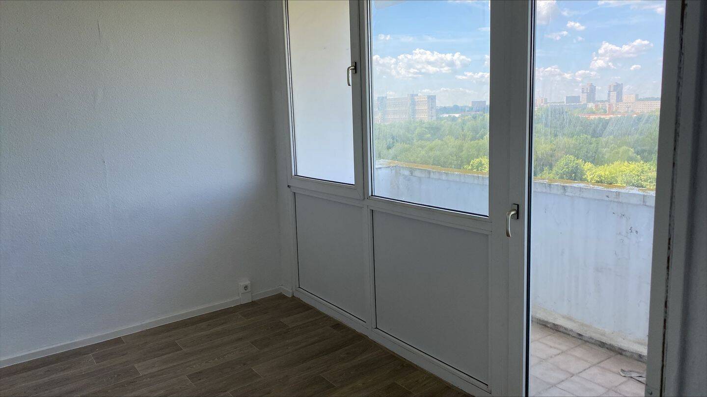 Blick ins Grüne mit offener Küche und Aufzug in Halle, 6122 Halle (Saale) (Nietleben Nördliche Neustadt Saaleaue)