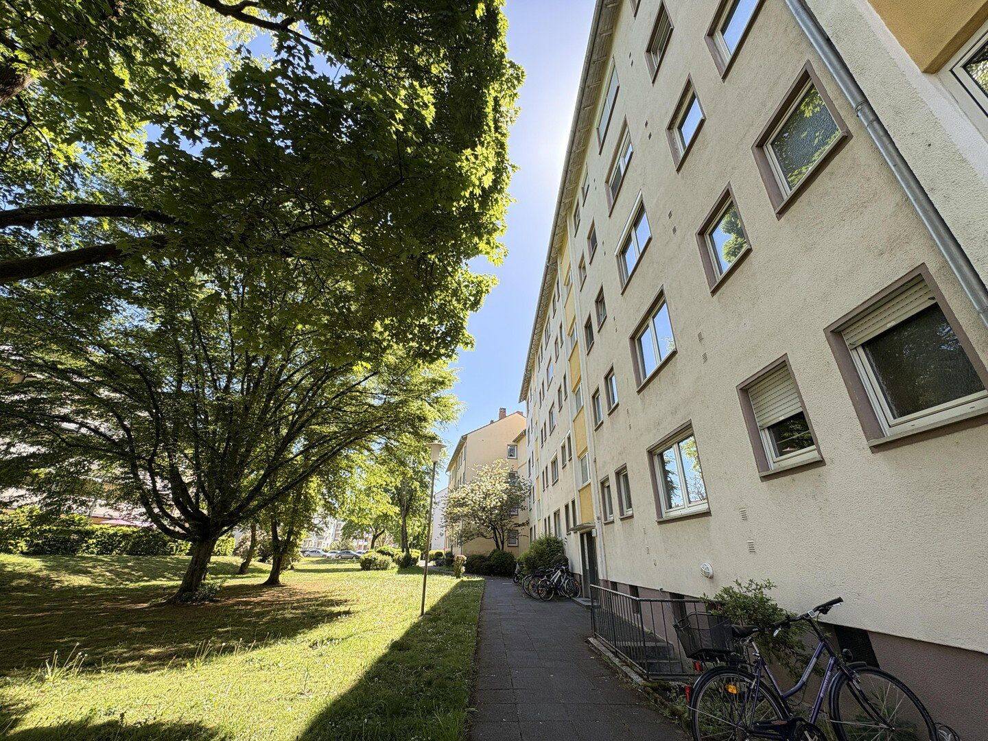 Renditestarke 3 Zimmer-Wohnung mit Balkon in einer sehr guten Lage zu verkaufen, 60528 Frankfurt am Main (Niederrad Sachsenhausen Schwanheim)