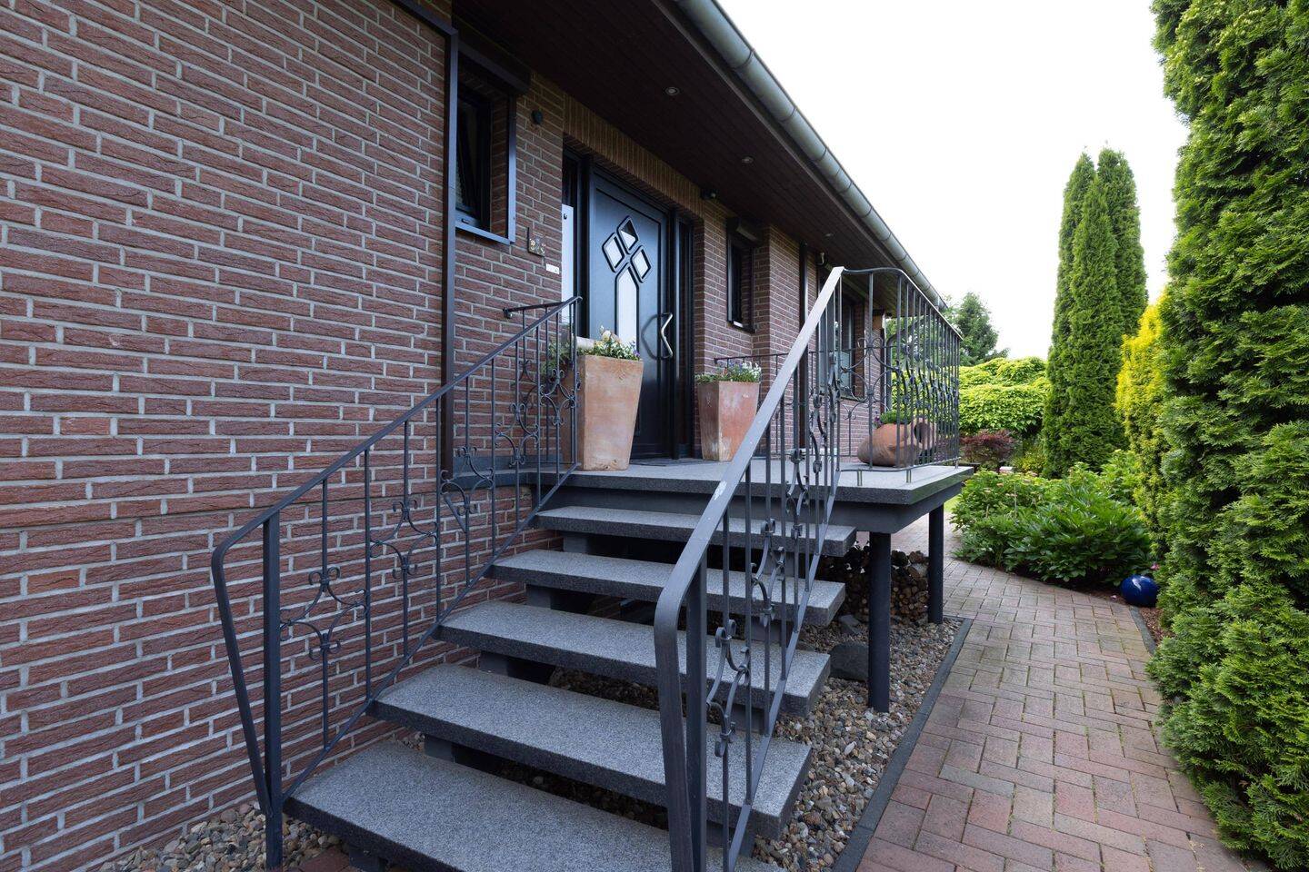 Modernisierter Wohlfühl-Bungalow mit Traumgarten, Pool und PV-Anlage, 38268 Lengede
