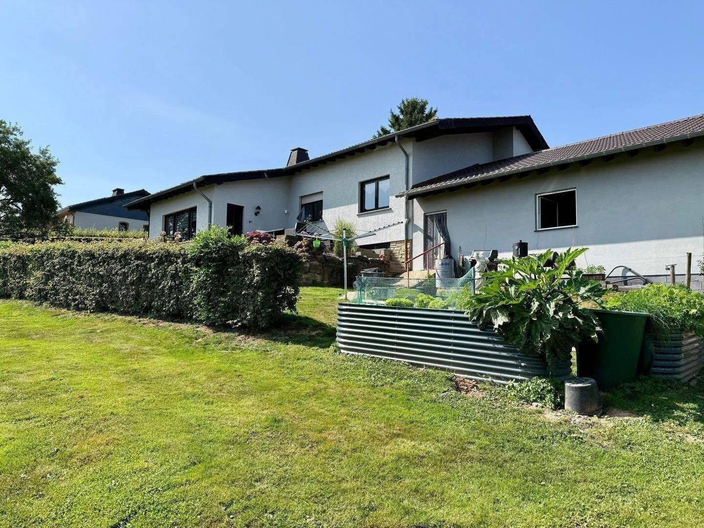 Einfamilienhaus auf großzügigem Grundstück und vielseitigen Nutzungsmöglichkeiten, 54617 Lützkampen