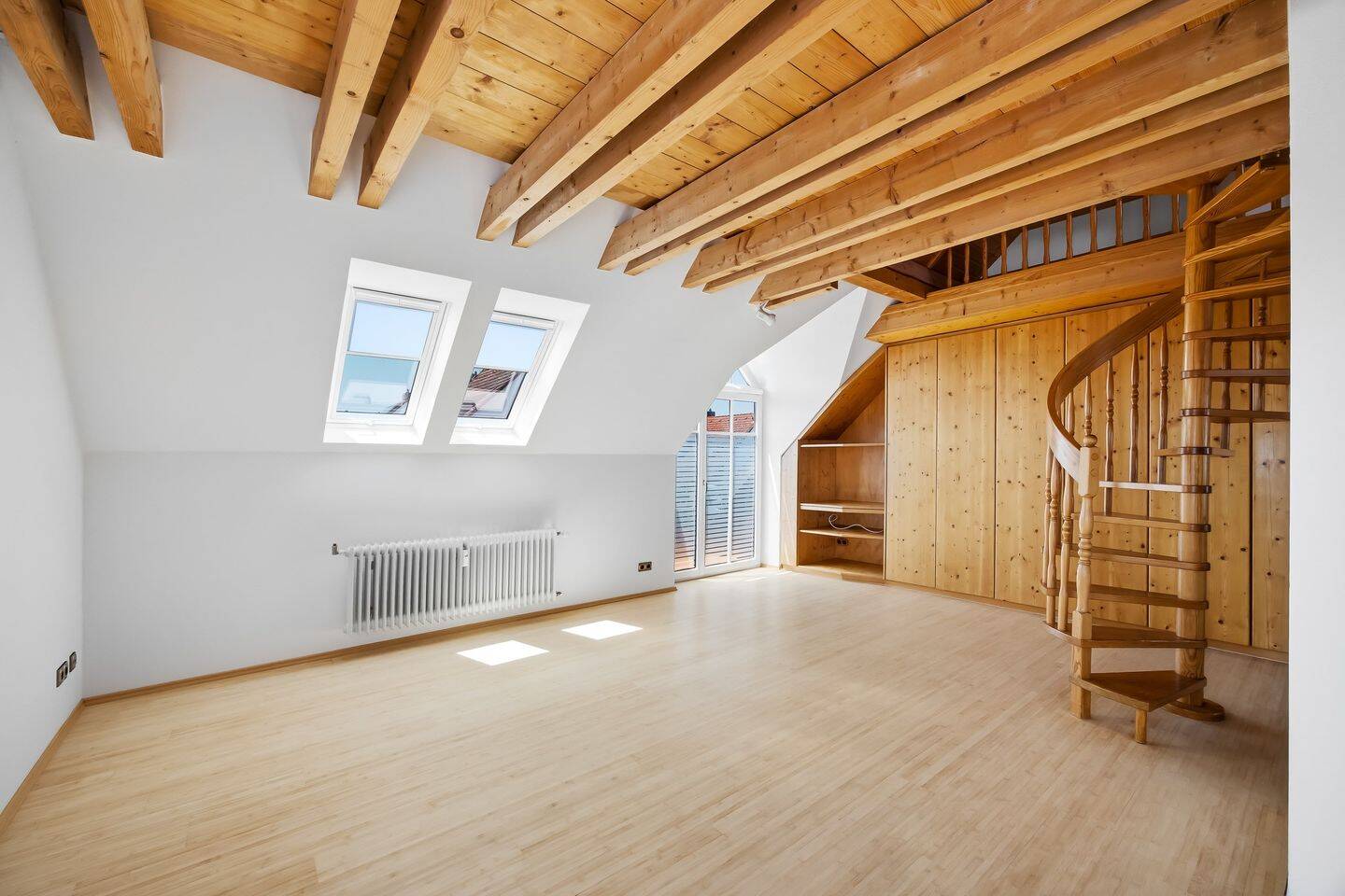 Helle Maisonette-Wohnung in schöner Wohngegend und direkter Nähe zum Münchner Flughafen, 85375 Neufahrn b. Freising