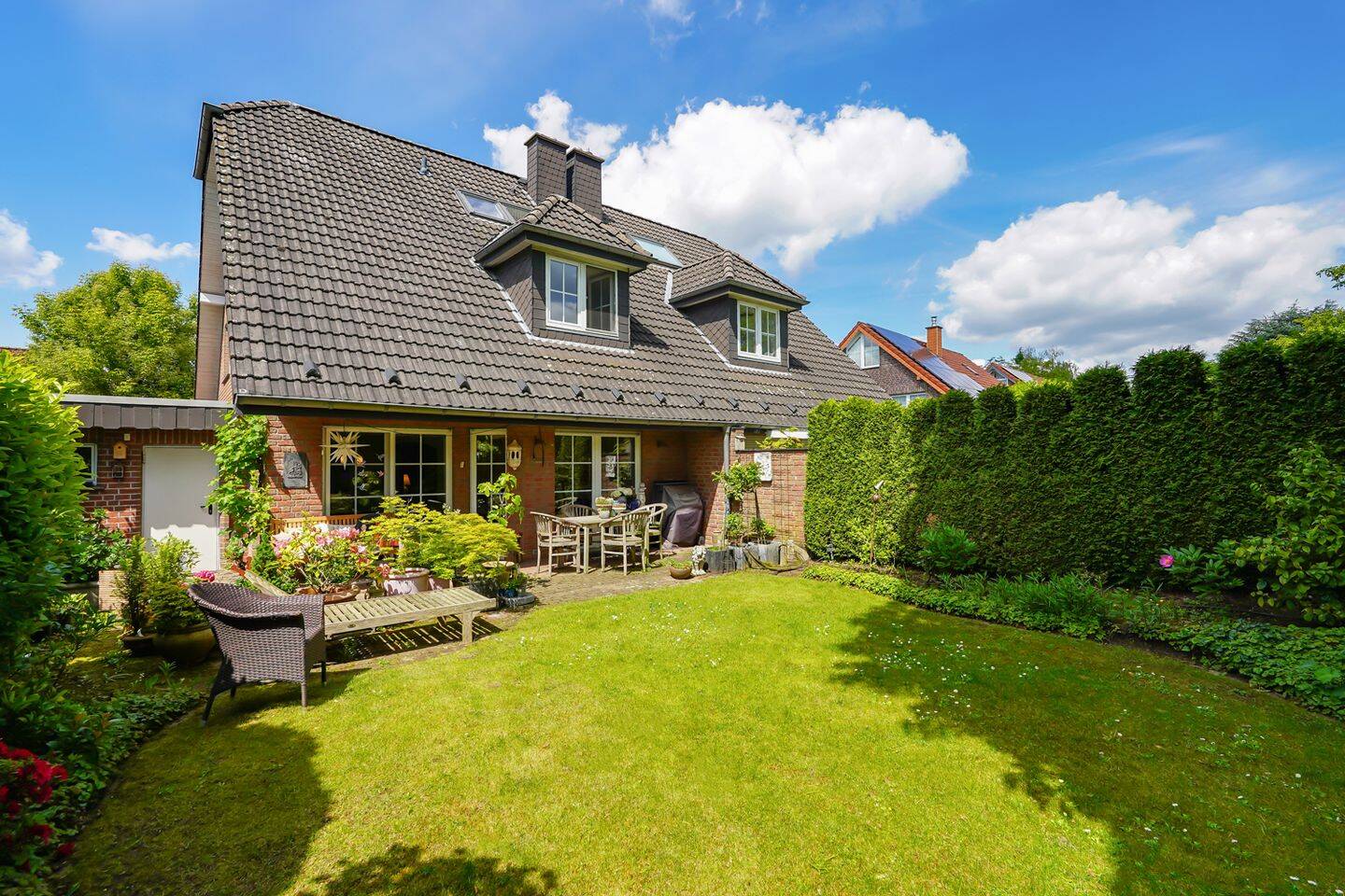 Angermund: Attraktive Doppelhaushälfte mit Kamin und eingewachsenem Südostgarten, 40489 Düsseldorf (Angermund Kaiserswerth Kalkum Lohausen Wittlaer)