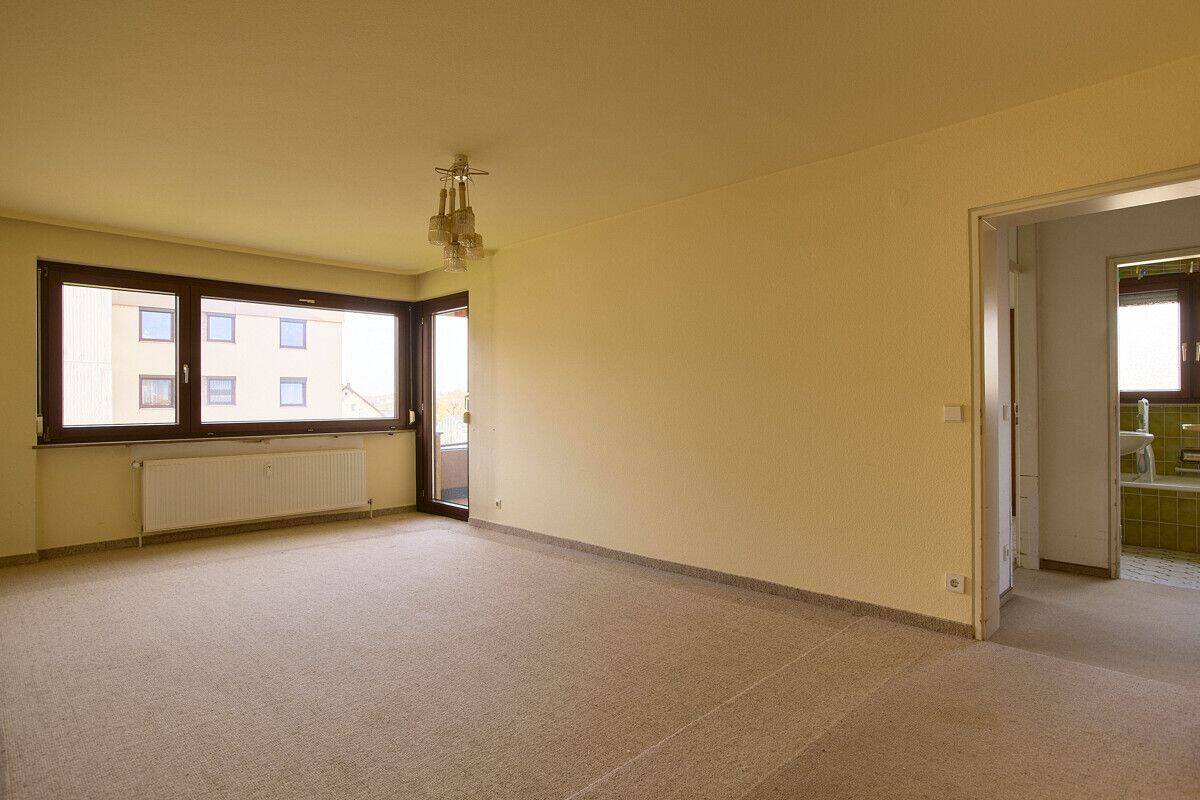 Renovierungsbedürftige Wohnung mit guter Anbindung, 71384 Weinstadt